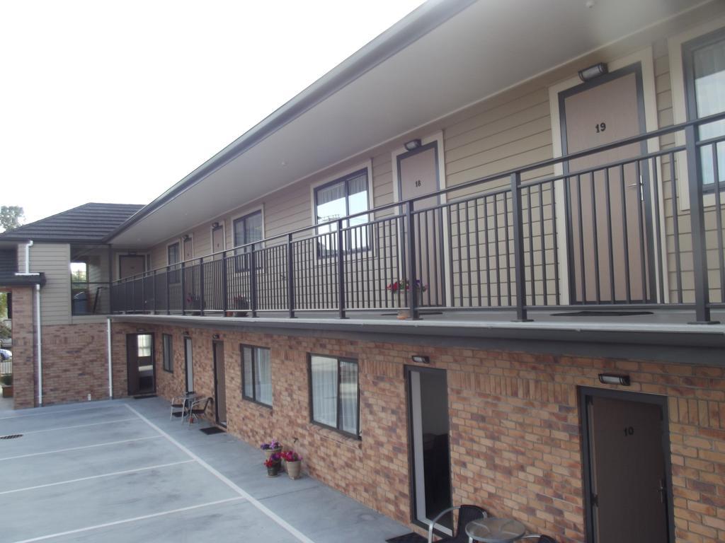 Arena Court Motel Hamilton Exteriör bild