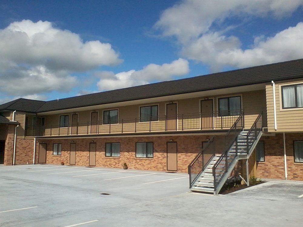 Arena Court Motel Hamilton Exteriör bild